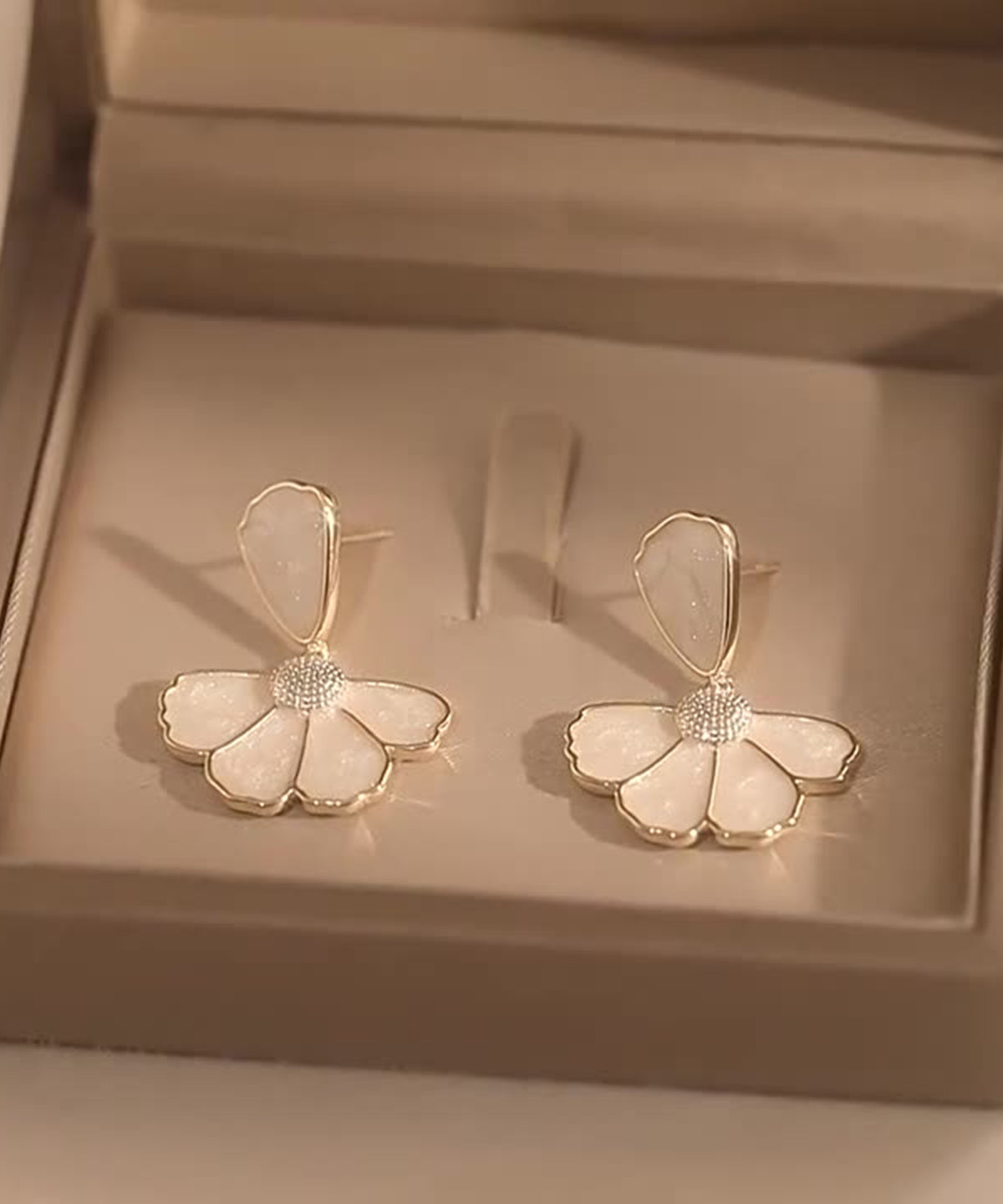 Modern Gold Copper Alloy Shell Drop Earrings