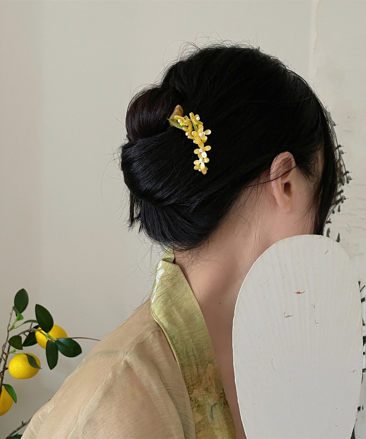 Retro Yellow Green Sandalwood Hairpin