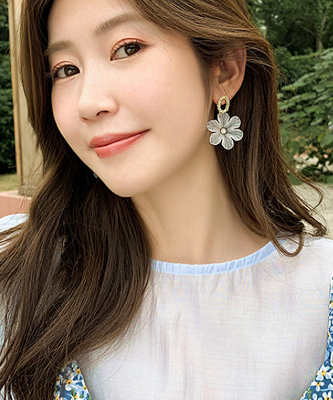 New White Alloy Resin Stud Earrings