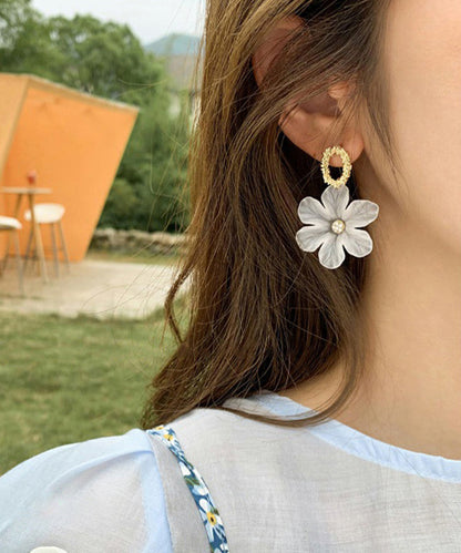 New White Alloy Resin Stud Earrings