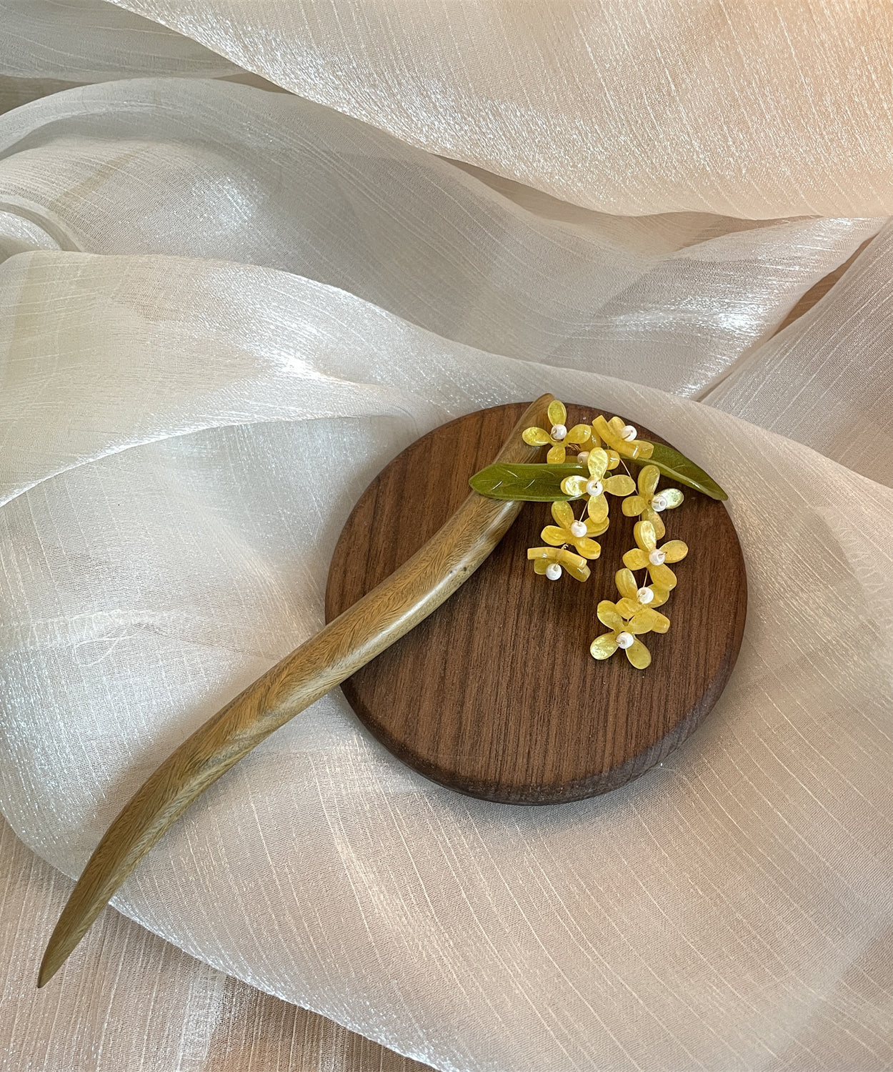 Retro Yellow Green Sandalwood Hairpin