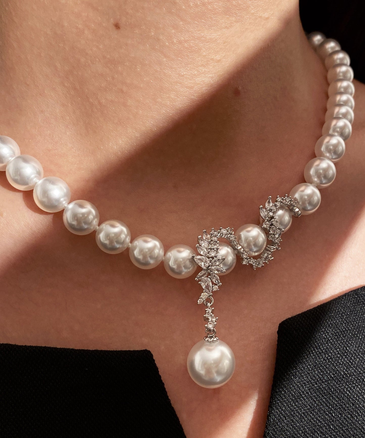 White Pearl Dragon Pattern Pendant Zircon Silver Choker