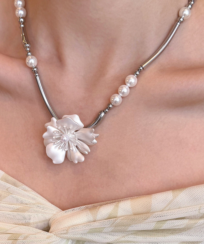 White Pearl Alloy Pendant Necklace
