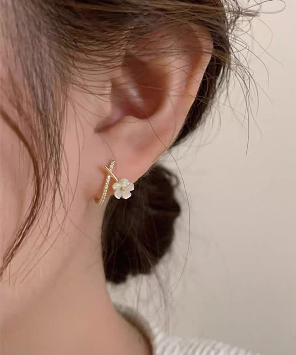White Copper Ovegild Zircon Cross Stud Earrings