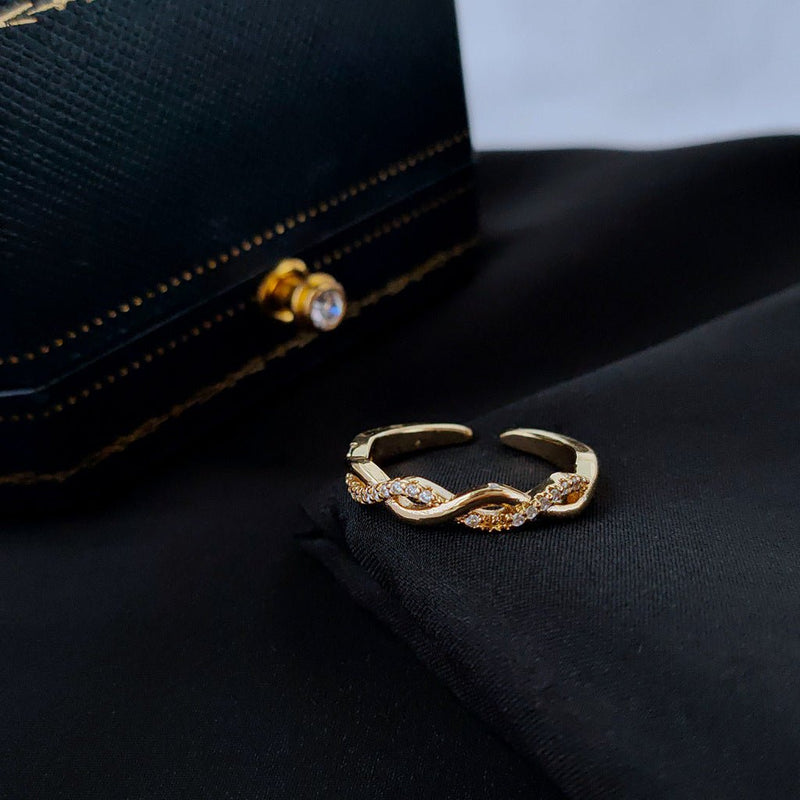 Elaine 9 to 5 Ring