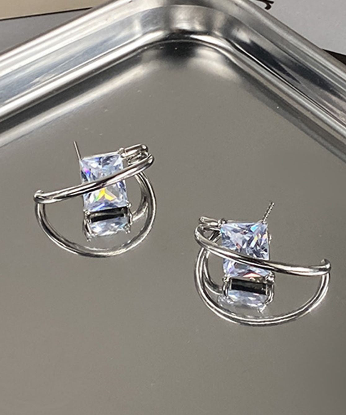 Boutique Silk Metal Line Zircon Stud Earrings