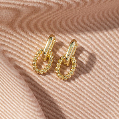 Nirvi Geometric Twist Ear Cuff
