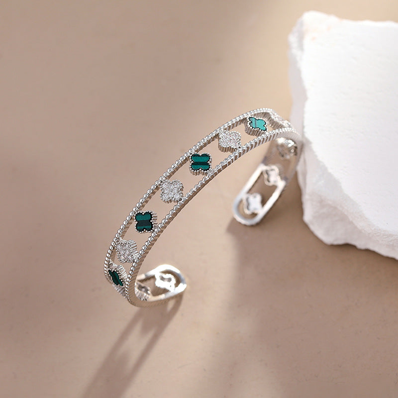 Arianny Sparkling Clover Bracelet