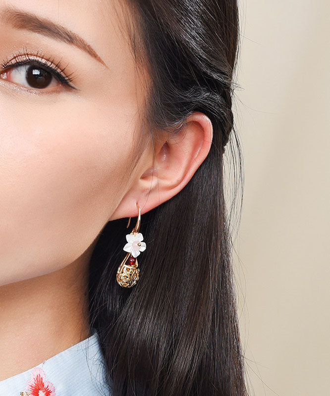 Simple White Shell Flower Red Gem Stone 14k Gold Stud Earrings