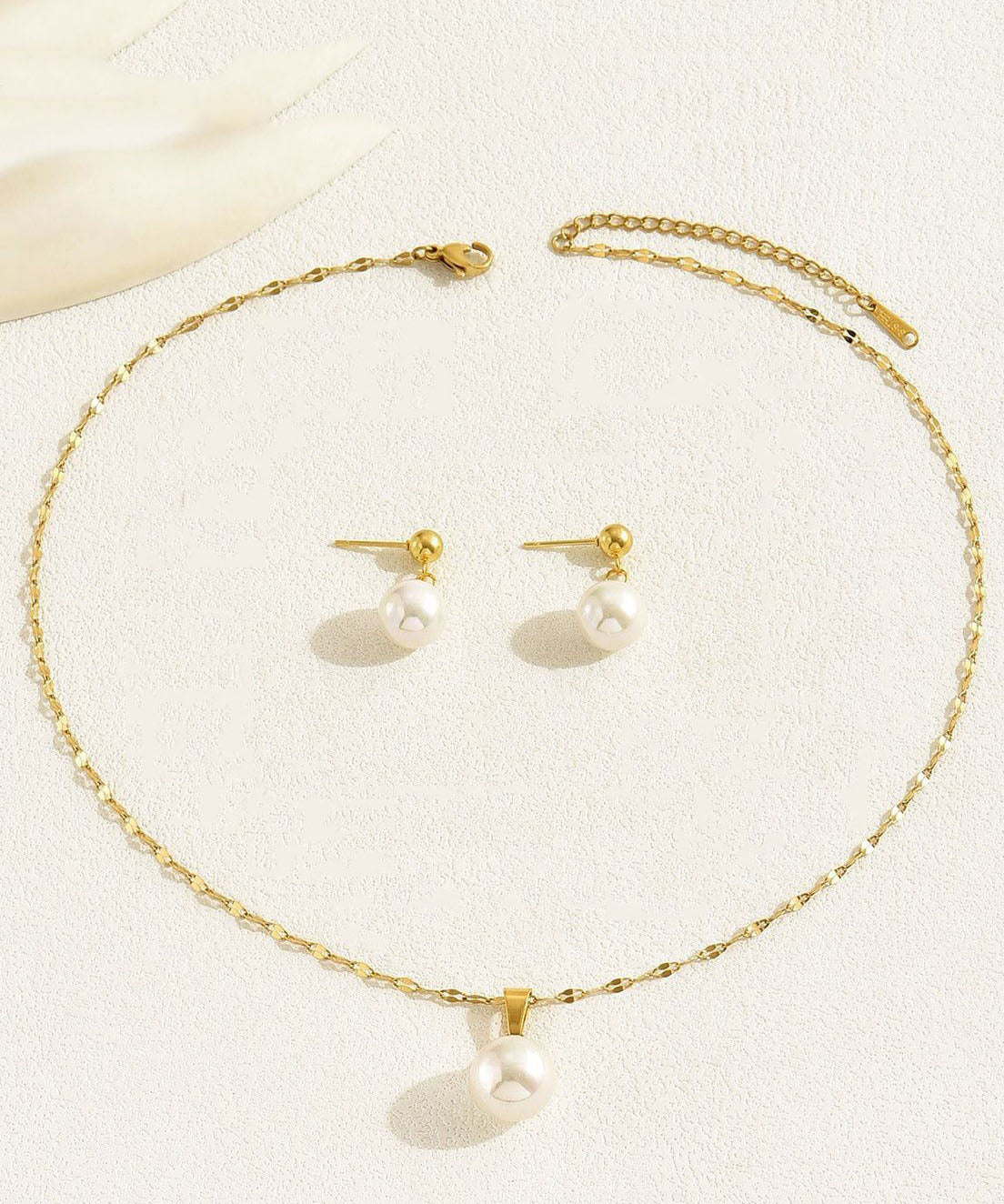 Stylish Gold Copper Overgild Jade Pendant Necklace and Drop Earrings Two-piece Set