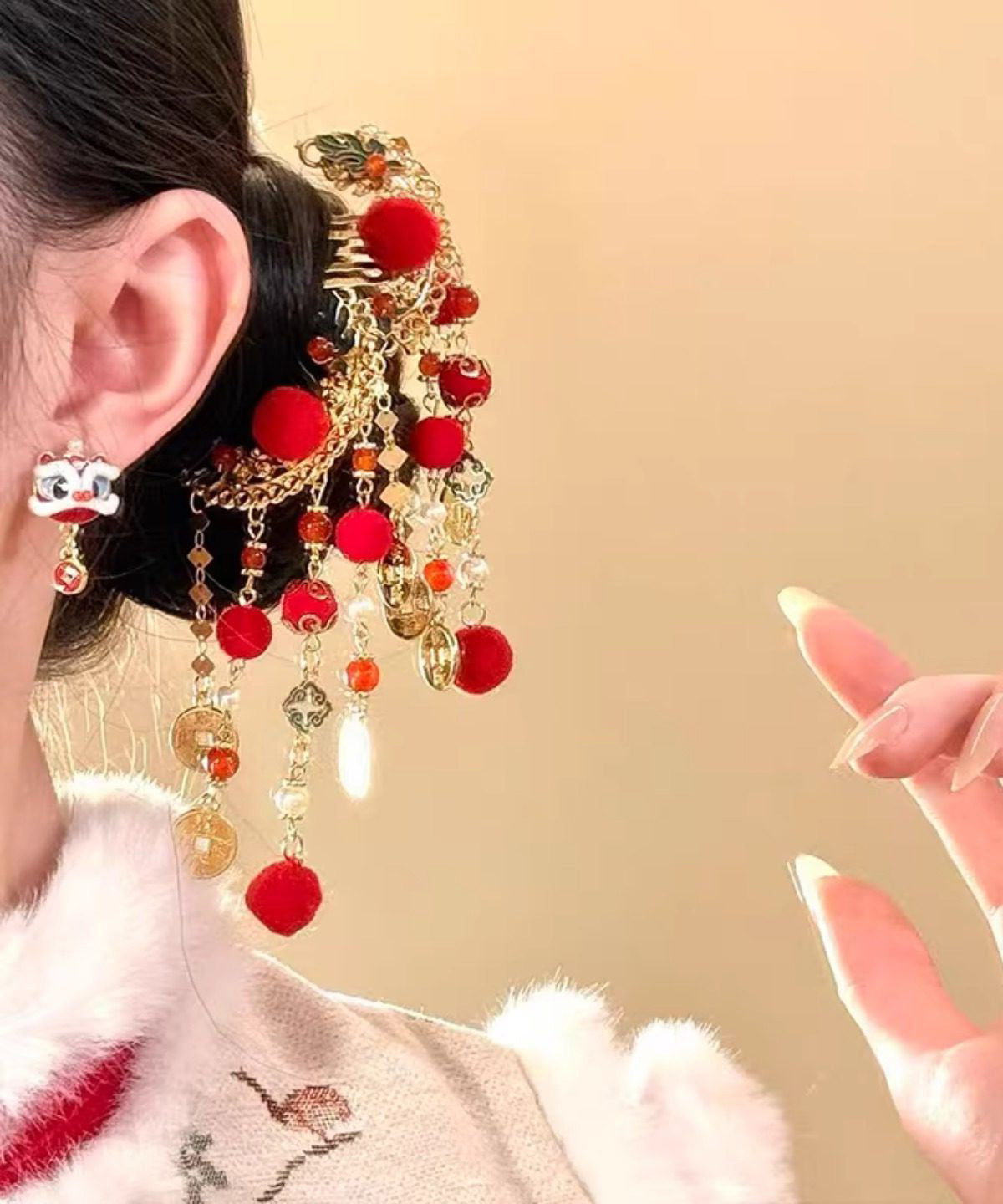 Red Copper Alloy Fuzzy Ball Decorated Tassel a Pair Hairpin