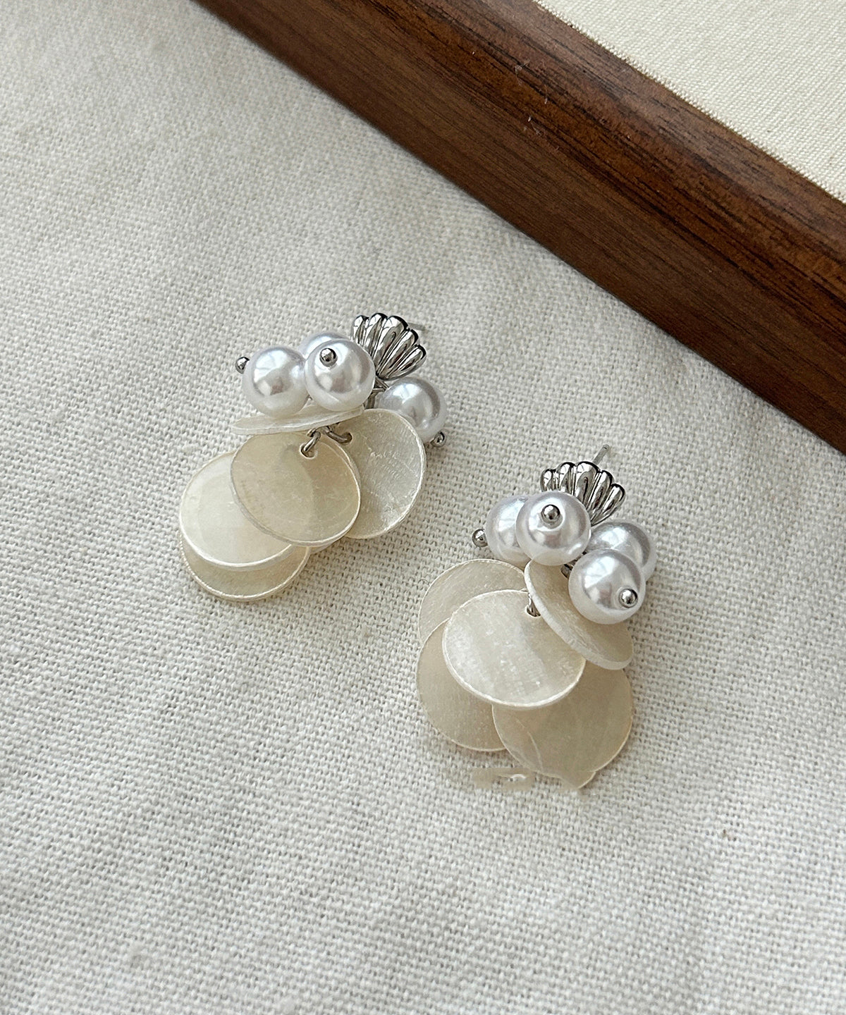 White Silver Pearl Shell Tasseldrop Earring