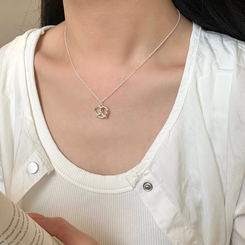 [] Pretzel Necklace