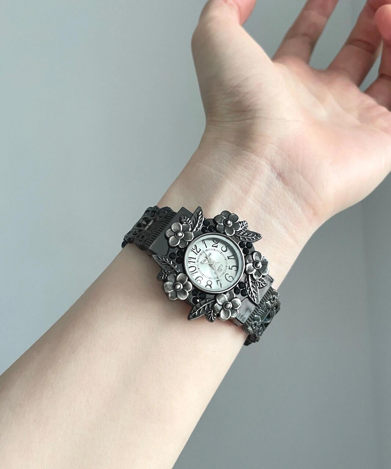 Retro Black Metal Hollow Out Watches