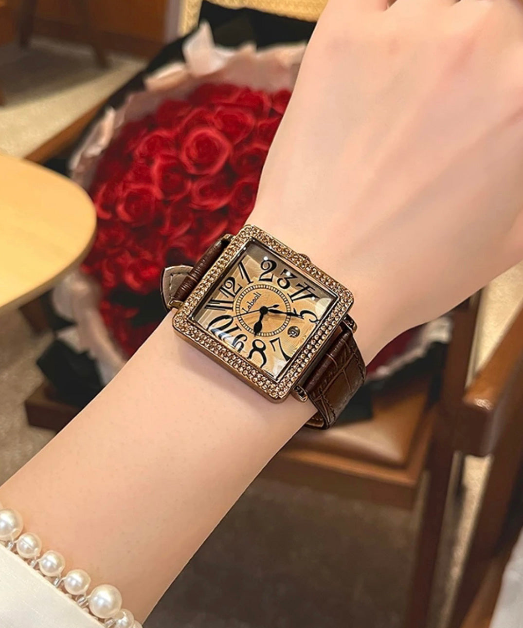 Coffee Leather Zircon Quartz Movement Tempered Glass Watch