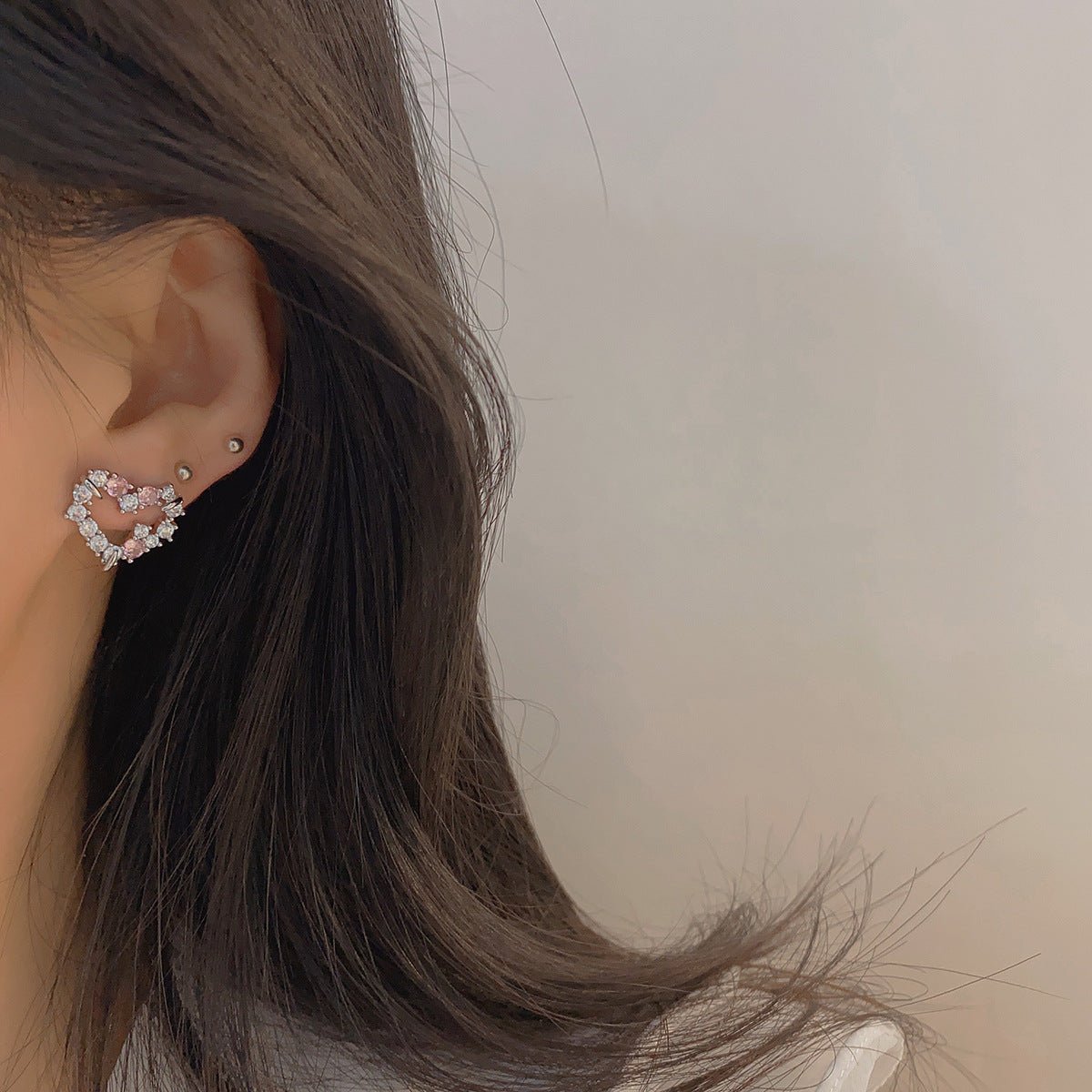 [] Kenna Pink Heart Stud Earrings