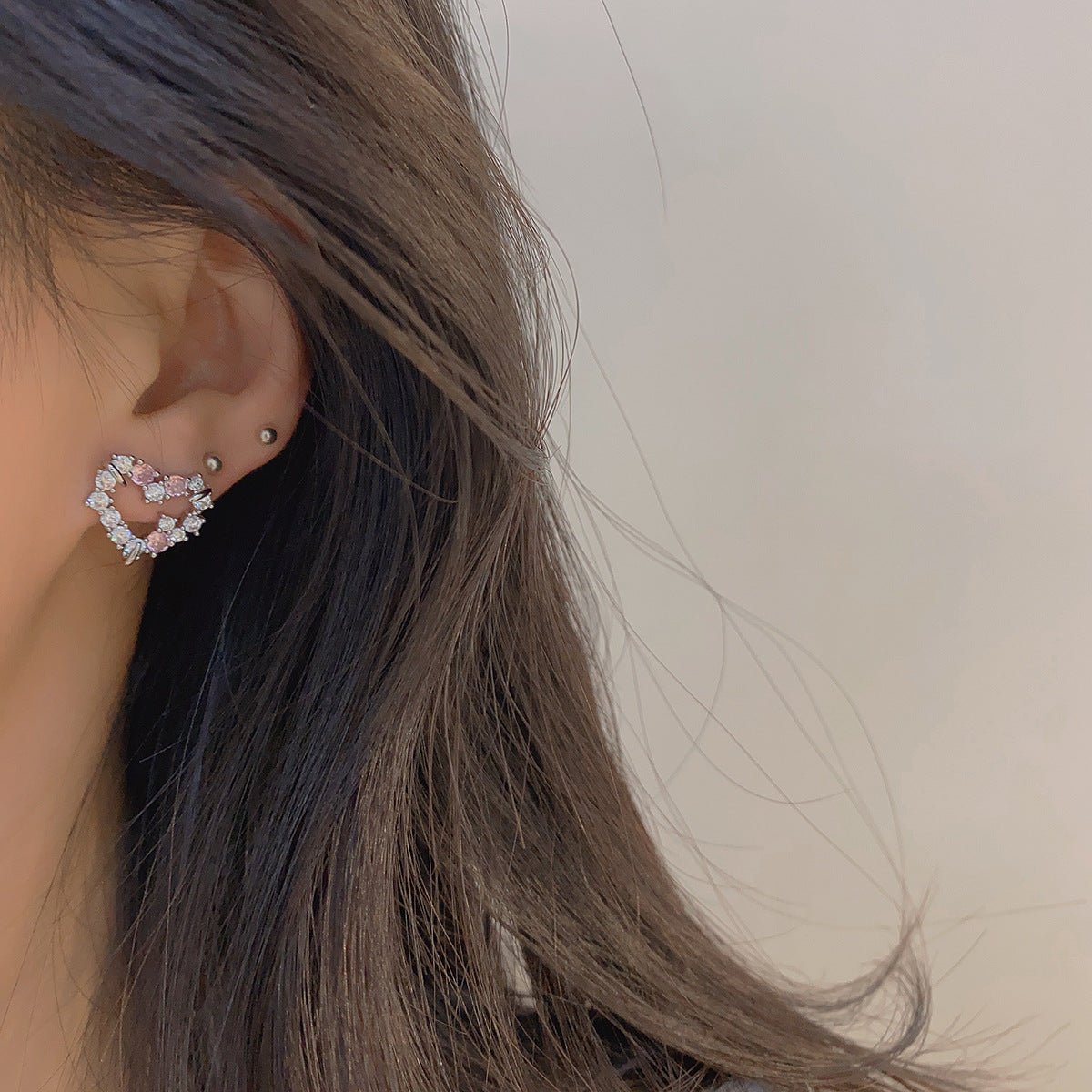 [] Kenna Pink Heart Stud Earrings