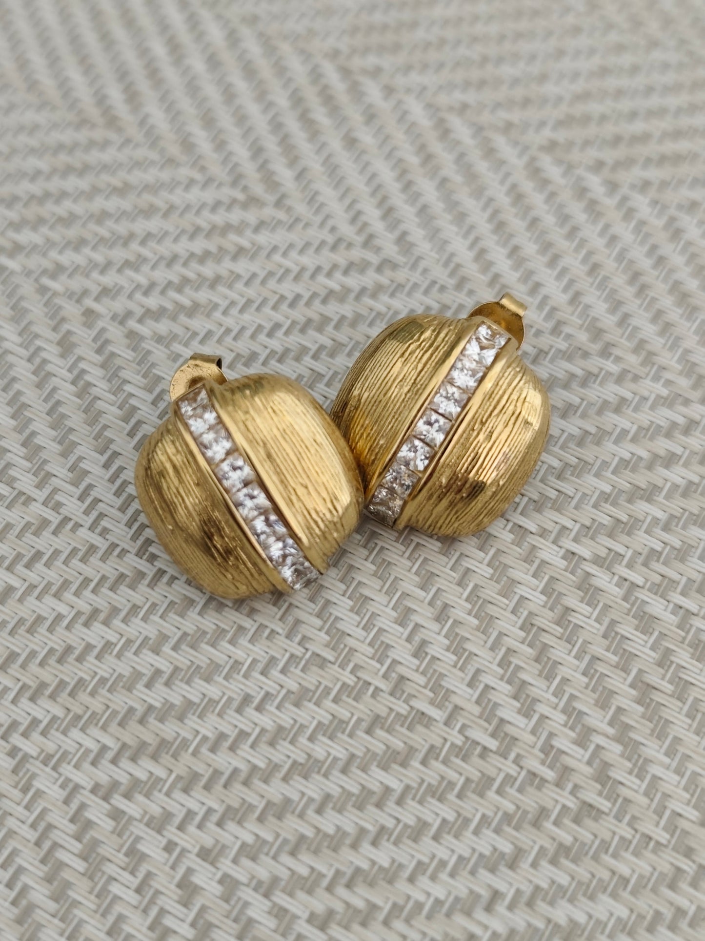 Radiant Curve Gold Studs